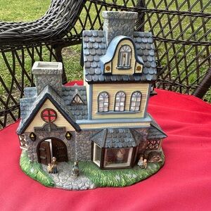 Charming Candle Shoppe Figurine